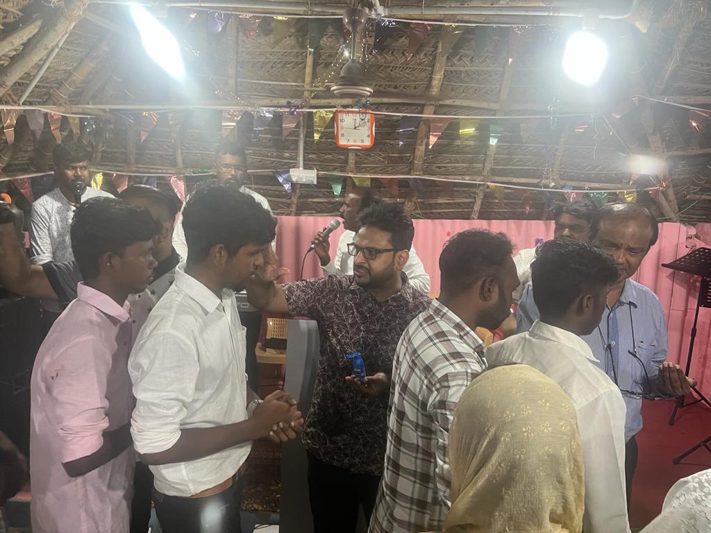 Alter call - People queuing to be prayed for