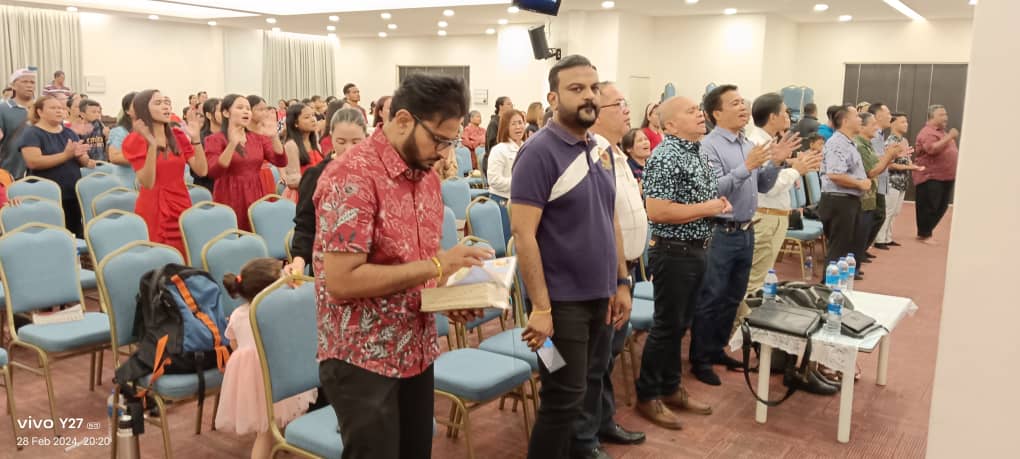 Praise Tapah Church - Pastor Jason is looking at us
