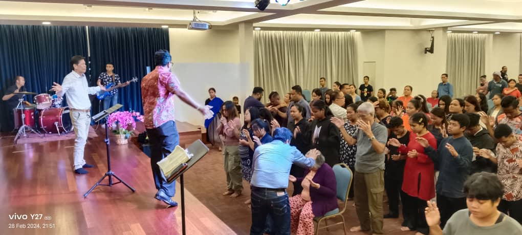 Praise Tapah Church - Rev Conrado and Pastor Derwin were ministries at the stage