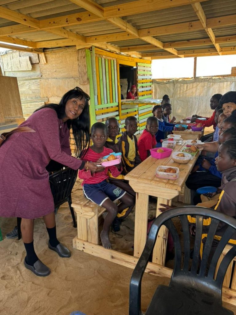 Pastor Poohani took a photo with the kids
