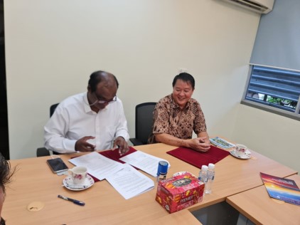 Pr Edwin from ICMM and Rev Bina Agong from BEM, MOU Signing Ceremony