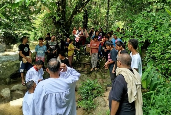 Prayer before the start of the water baptism - Perak - Jun 2024