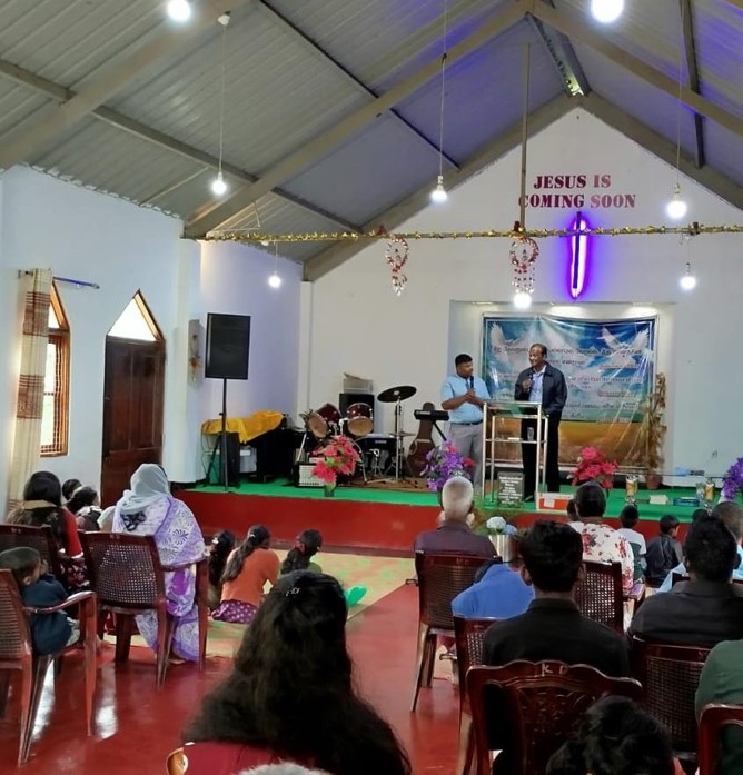 Ps Edwin preach at God's Kingdom Church at Desfford