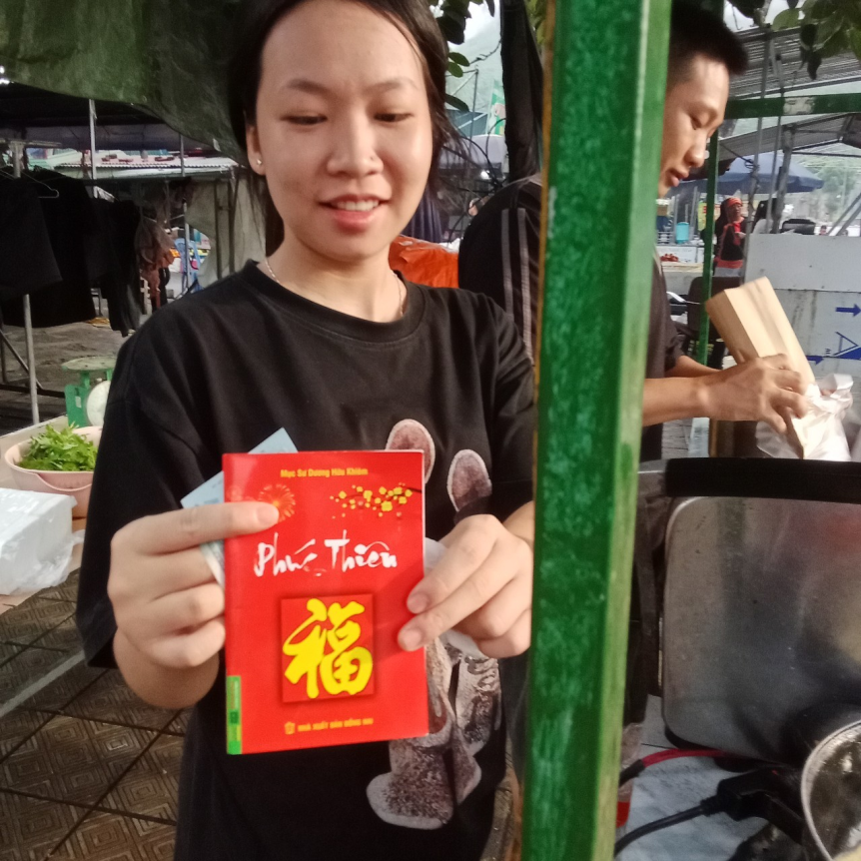 Church planters and BSIB students use tracts to evangelize
